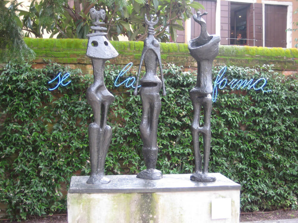 sladja tri skulpture