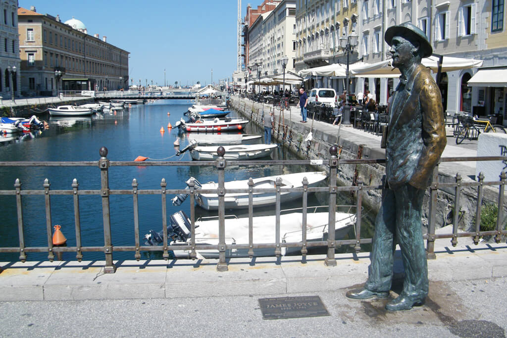 FOTO 2 Statua Džejmsa Džojsa na Ponte Rosso-u